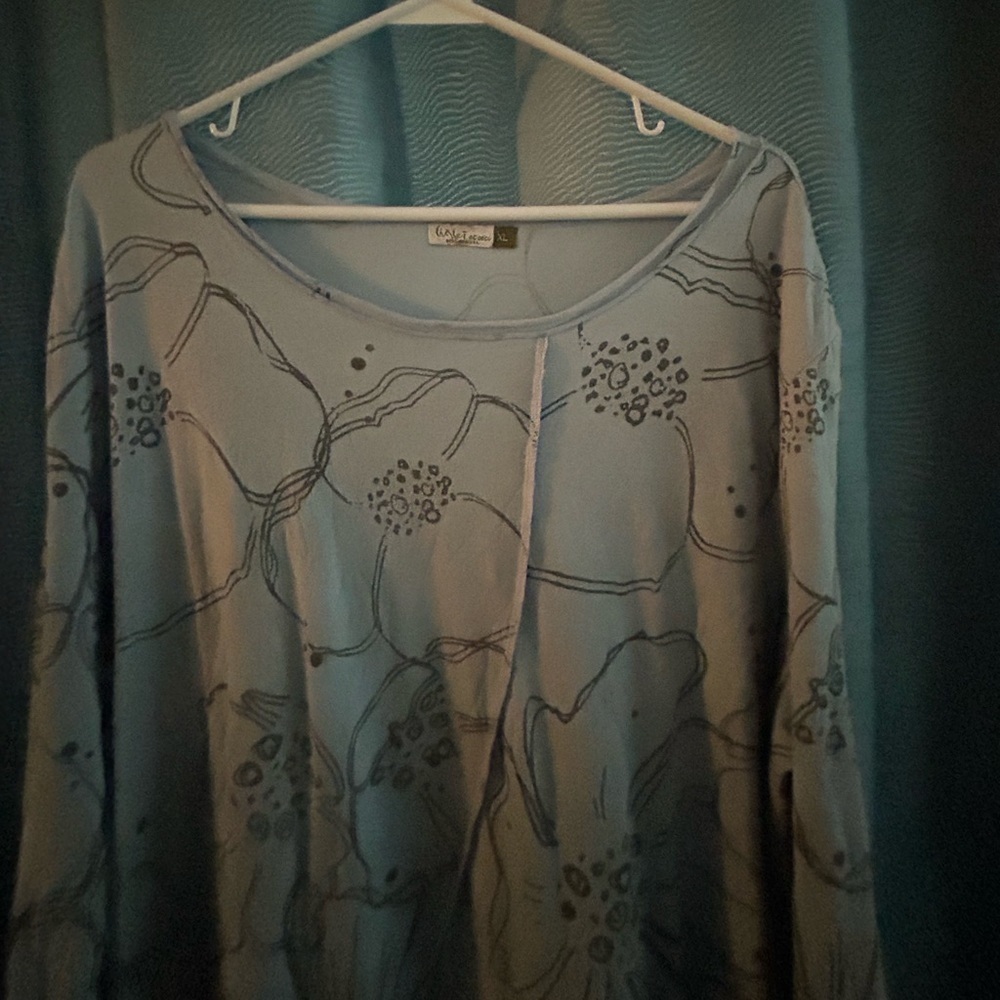 Chalet et Céci xL Black and pale green Floral Top- long sleeves- round neckline - Picture 2 of 8